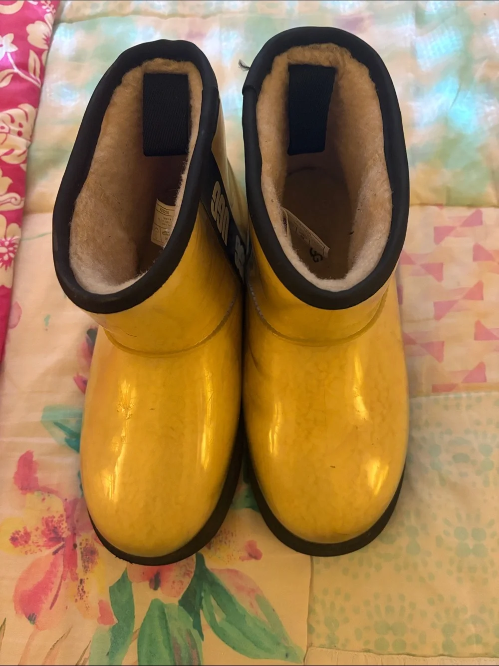 UGG Kids Yellow Sheepskin-Lined Short Boots Size 3.